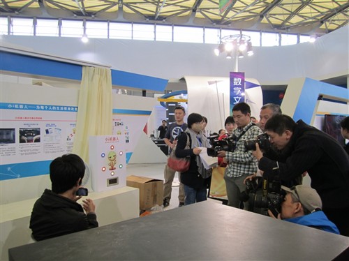 智能小i机器人成为中国工博会的亮点