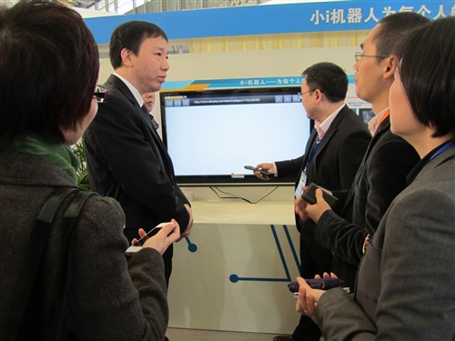 智能小i机器人成为中国工博会的亮点