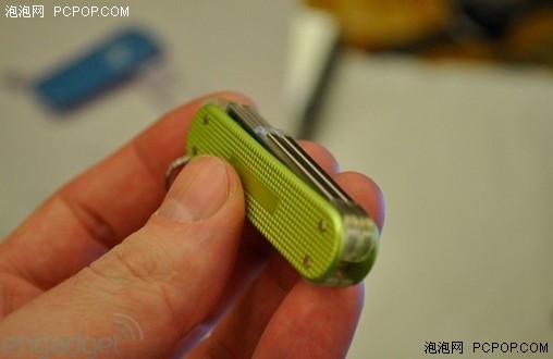 CES2011看新奇U盘 三款瑞士刀U盘亮相