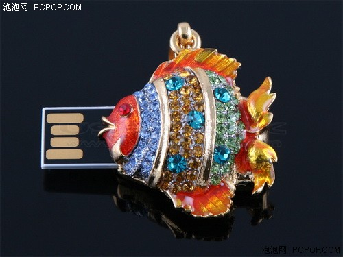 最佳装饰品 多彩鱼形水晶U盘售27美元