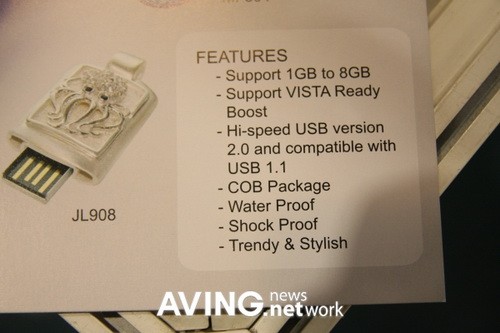 十字架项链闪盘很时尚&nbsp;适合女士购买