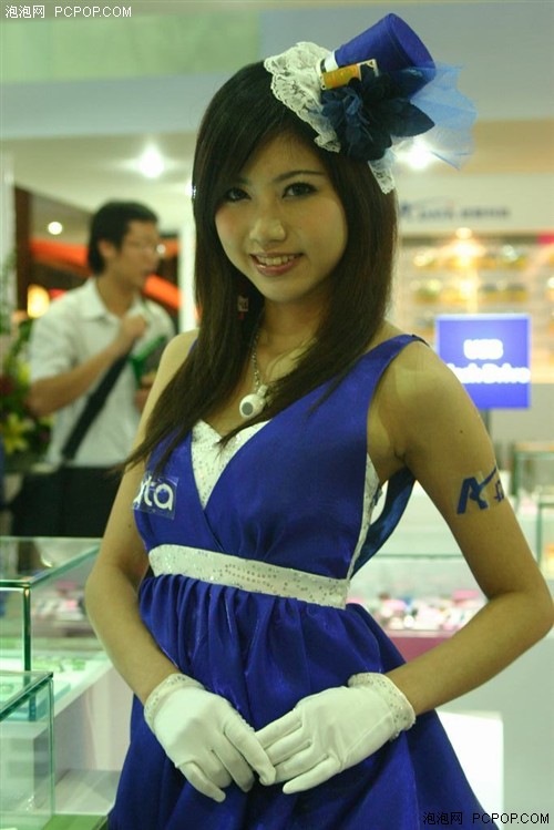 Computex08:众多美女展示威刚米奇U盘