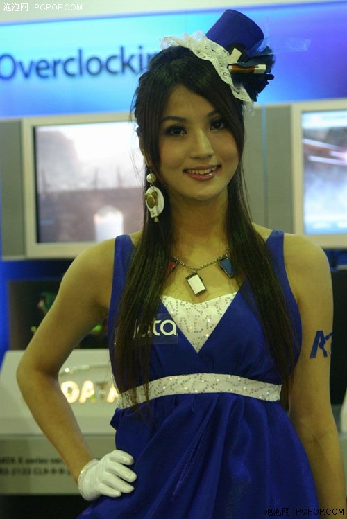 Computex08:众多美女展示威刚米奇U盘