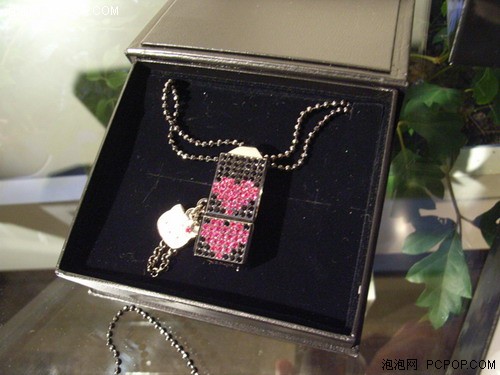 HELLO&nbsp;KiTty版U盘&nbsp;镶满113个水晶玻璃