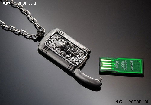 纯银狗牌项链隐藏玄机&nbsp;内置2GB储存卡