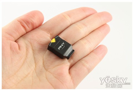 摆脱冗长数据线 PNY手机小宝贝热销