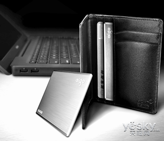 尽显尊贵身份又能便携存储爱国者卡片存储王