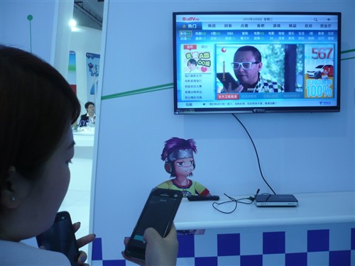 智能机顶盒亮相上交会 动动嘴巴换频道 