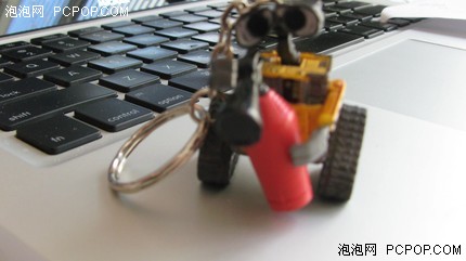 机器人总动员 牛人改装瓦力成8GB U盘