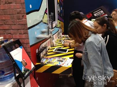 炫酷嘻哈风 存出新花Young 金士顿P&E展直击