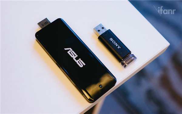 华硕口袋电脑QM1:装着Win10的“U盘”