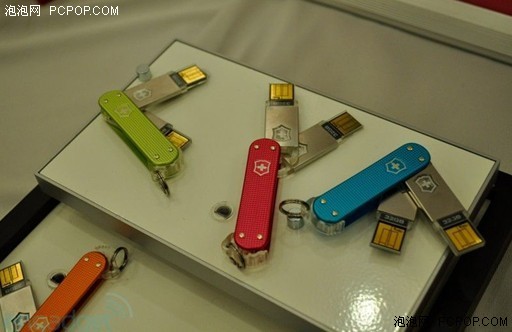 今年则是超薄的 USB 优盘 Slim、Slim Duo 和大容量优盘 Secure SSD