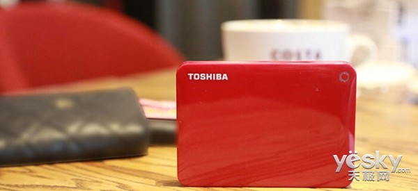 棕香情浓 东芝 CANVIO CONNECT II移动硬盘