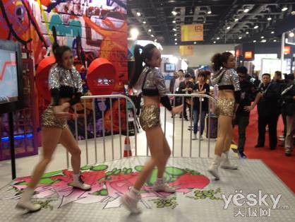 炫酷嘻哈风 存出新花Young 金士顿P&E展直击