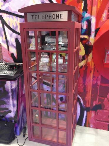 炫酷嘻哈风 存出新花Young 金士顿P&E展直击