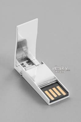 爱上自由穿搭 Newamy V16型U盘驾驭随心