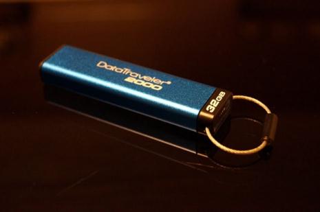 ../Downloads/kingston-datatravler-2000-usb-memory-scurity-key-pad-3.jpg